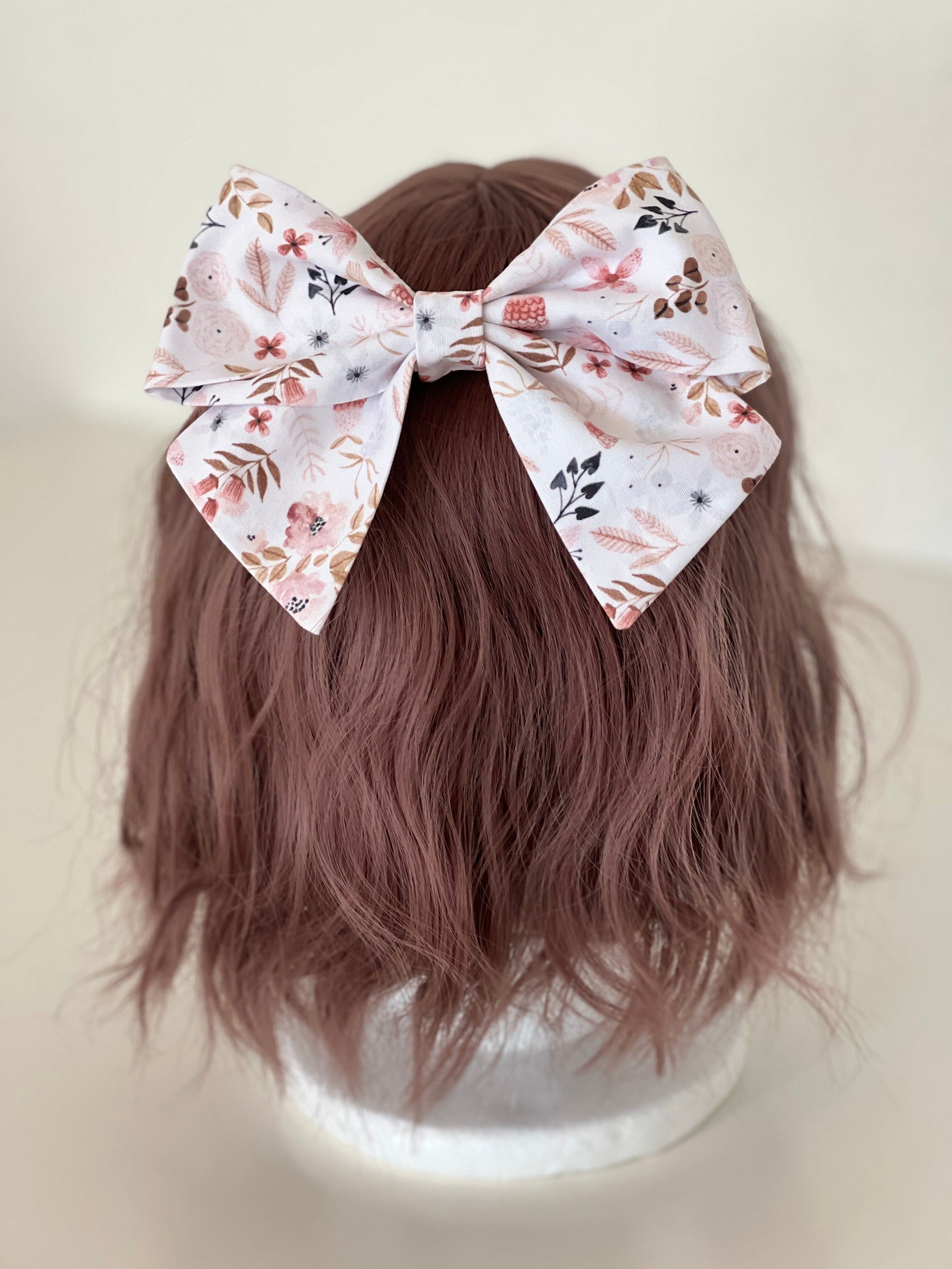 Haarschleife weiß mit Streublumen in rosa und Brauntönen