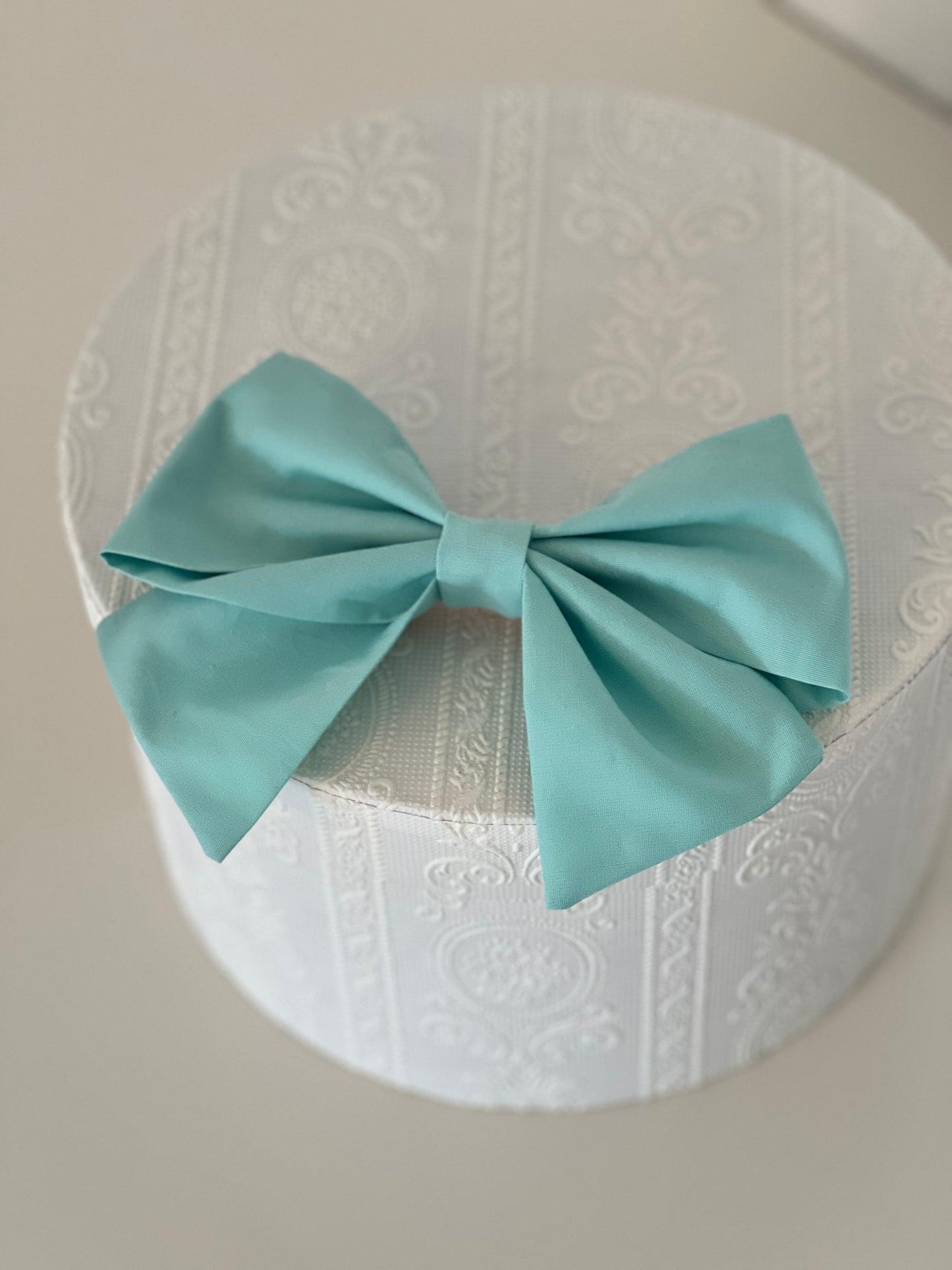 mintfarbene Haarschleife flachliegend