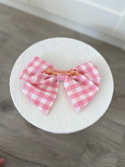 Haarschleife rosa weiß kariert, Rückansicht, Haarspange aus Eisen