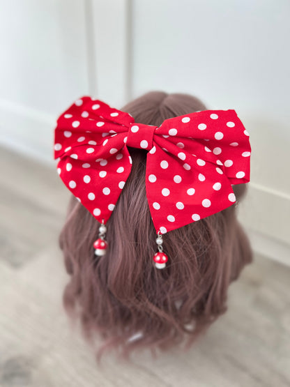 Haarschleife rot mit weißen Punkten, Anhänger mit Fliegenpilzen