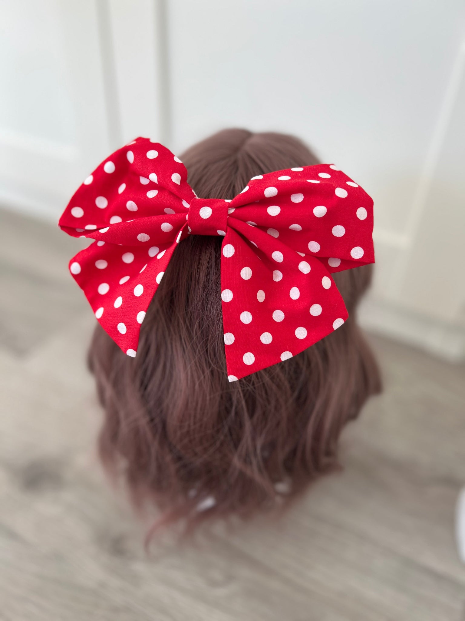 Haarschleife rot mit weißen Punkten