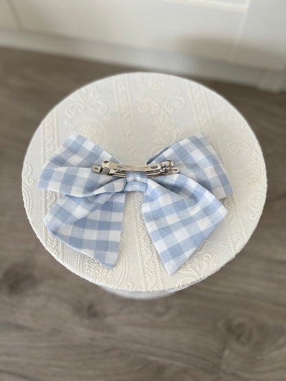 Haarschleife hellblau kariert, Rückansicht, Haarspange 